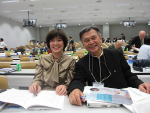 6. 松野会員と神津副会長（左から）